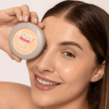 PO COMPACTO SUPER FIXO RUBY KISSES 105 AC HIALURÔNICO E VIT E