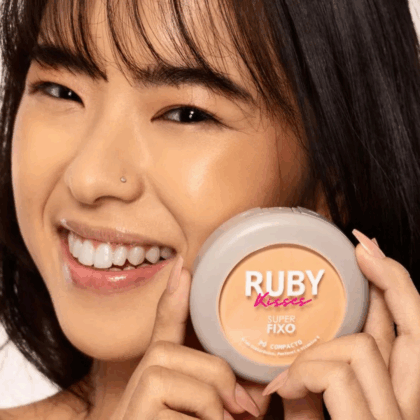 PO COMPACTO SUPER FIXO RUBY KISSES 118 AC HIALURÔNICO E VIT E