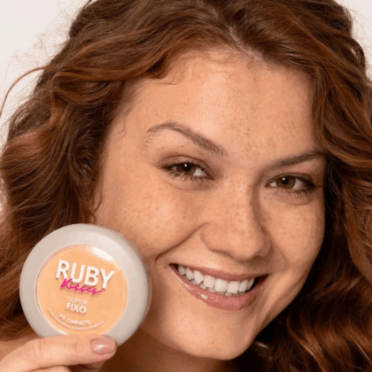 PO COMPACTO SUPER FIXO RUBY KISSES 122 AC HIALURÔNICO E VIT E