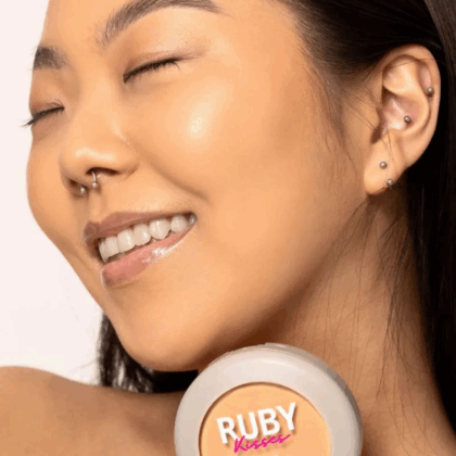 PO COMPACTO SUPER FIXO RUBY KISSES 130 AC HIALURÔNICO E VIT E