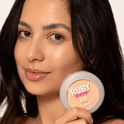 PO COMPACTO SUPER FIXO RUBY KISSES 131 AC HIALURÔNICO E VIT E