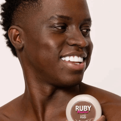 PO COMPACTO SUPER FIXO RUBY KISSES 435 AC HIALURÔNICO E VIT E