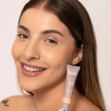 RUBY KISSES Super Fixo Corretivo 10 Longa Duração com Ácido Hialurônico e Vitamina E