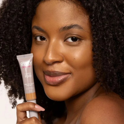 RUBY KISSES Super Fixo Corretivo 36 Longa Duração com Ácido Hialurônico e Vitamina E